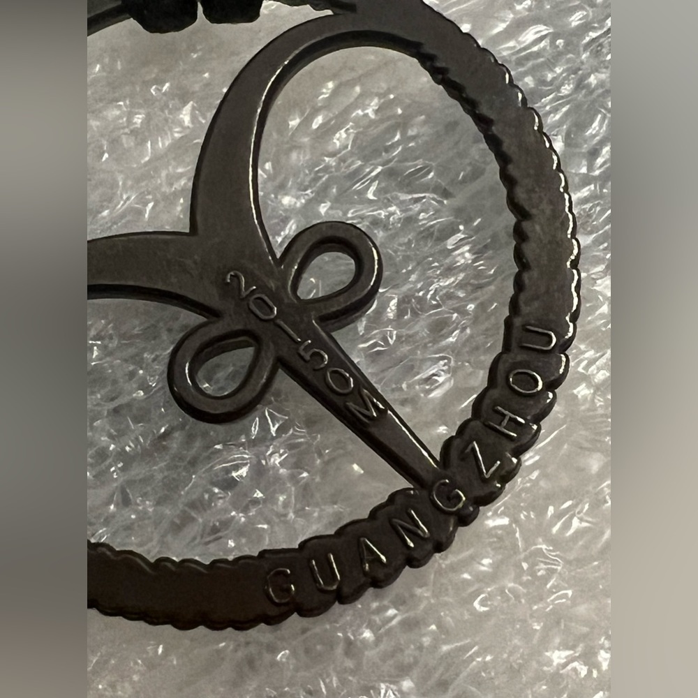Guangzhou is an oriental jewelry company.